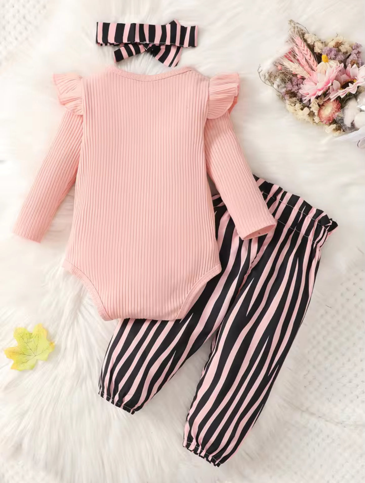 Ruffled trim 3- Piece set
