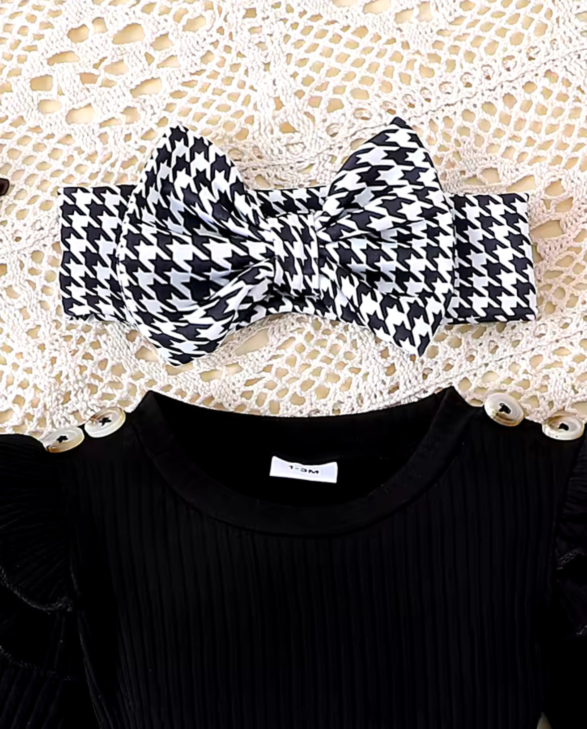 Long sleeved checkered baby grow set