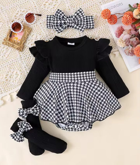 Long sleeved checkered baby grow set