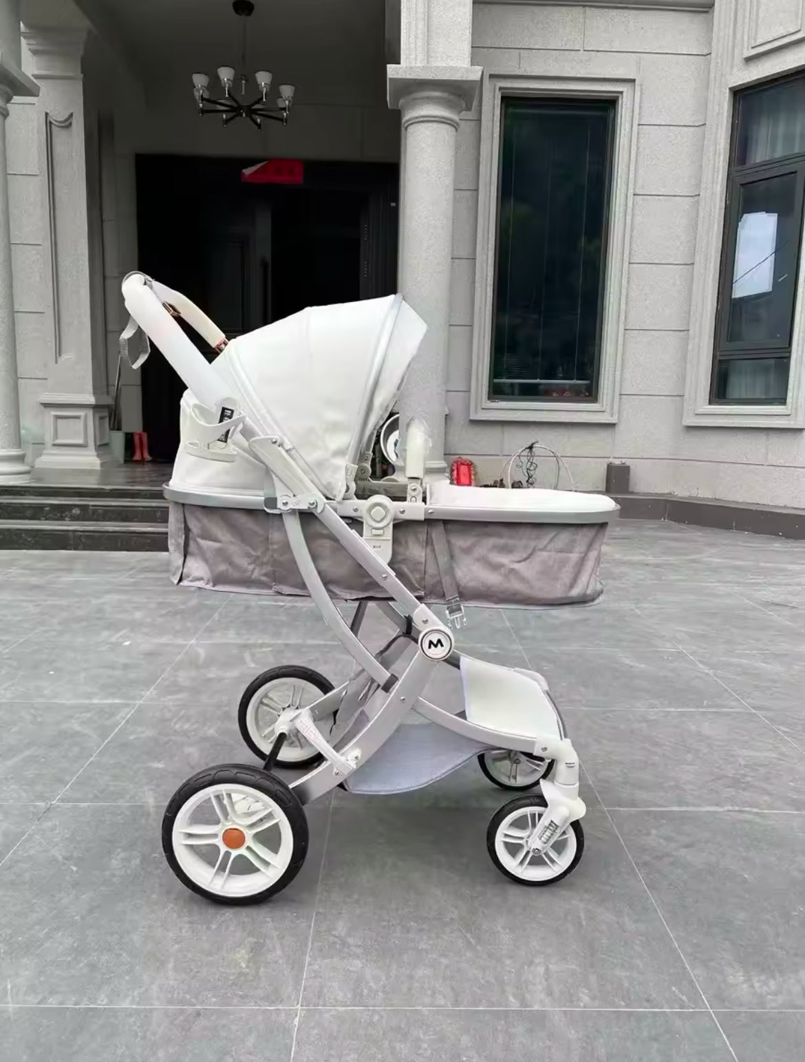 The Elle Luxury Egg 3In1 Travel System.